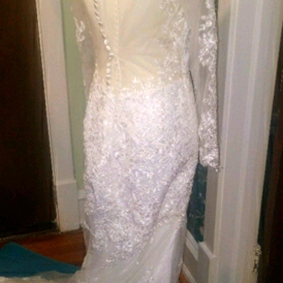 NWOT Custom-made, Brand New & Elegant Wedding Dress!!! comes w/ dress bag!!! - Picture 3 of 11